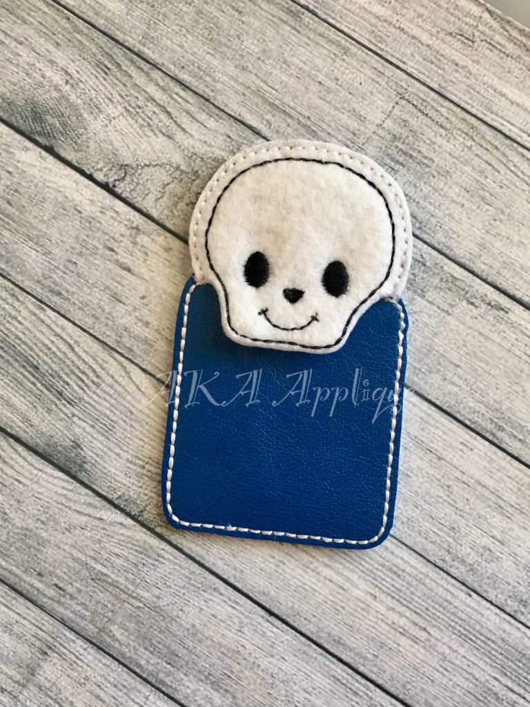 Peeking Max Skull Bookmark ITH Embroidery Design - Image 3