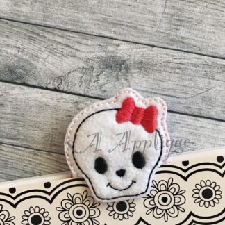 Peeking Maxine Skull Bookmark ITH Embroidery Design
